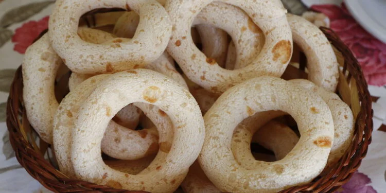 Esse biscoito mineiro virou paixão nacional e tem um segredo antigo